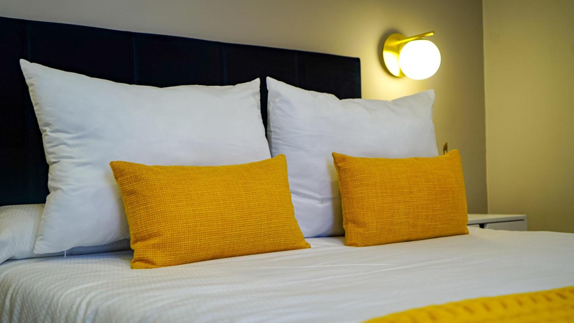 Apartamentos Puente Romano Suites 梅里达 外观 照片