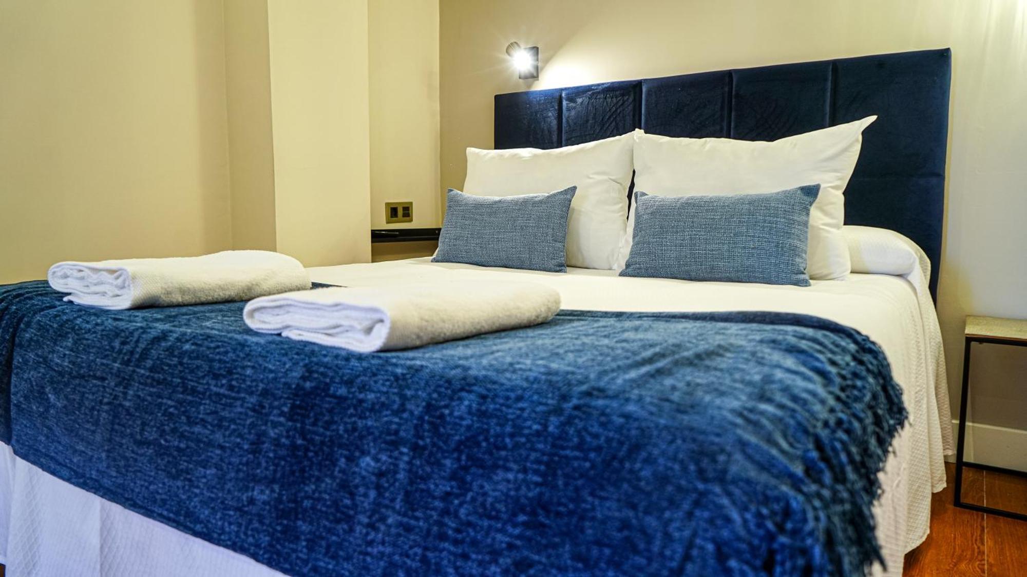 Apartamentos Puente Romano Suites 梅里达 外观 照片