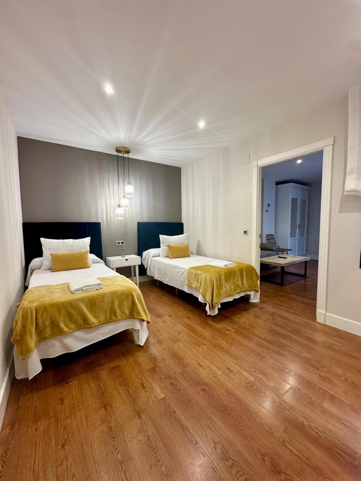 Apartamentos Puente Romano Suites 梅里达 外观 照片